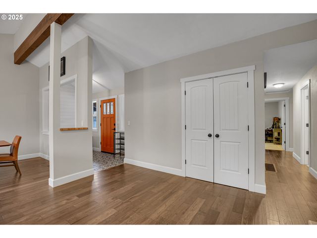 3615 Sw HUBER St, Portland, OR 97219