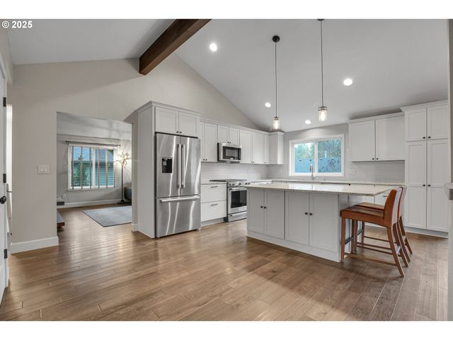 3615 Sw HUBER St, Portland, OR 97219