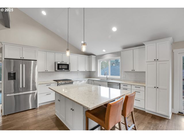 3615 Sw HUBER St, Portland, OR 97219