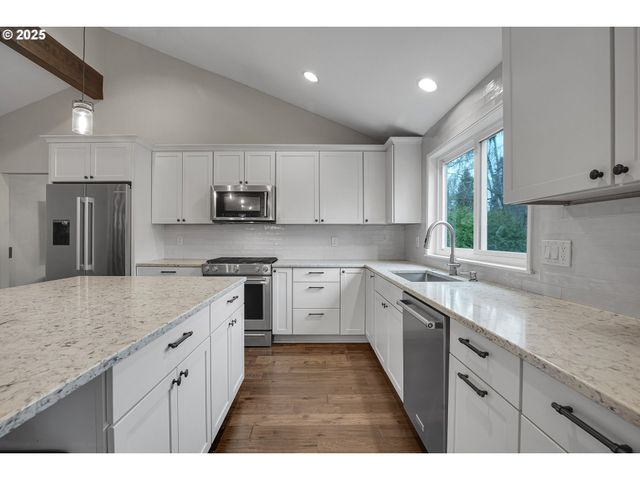 3615 Sw HUBER St, Portland, OR 97219