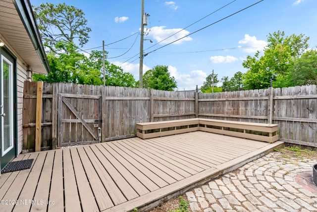 92 W 13TH Street, Atlantic Beach, FL 32233