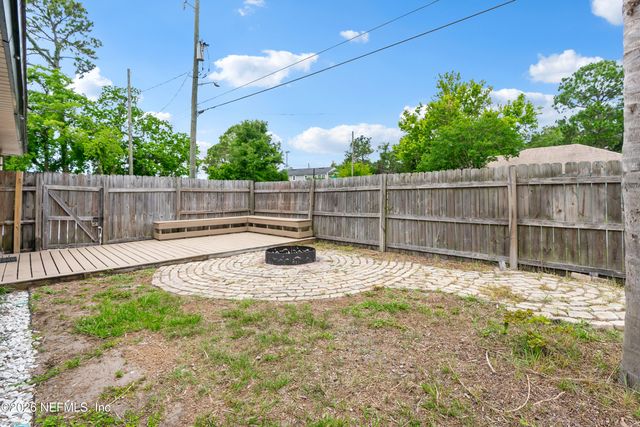 92 W 13TH Street, Atlantic Beach, FL 32233