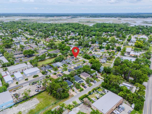 92 W 13TH Street, Atlantic Beach, FL 32233