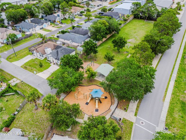 92 W 13TH Street, Atlantic Beach, FL 32233