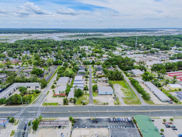 92 W 13TH Street, Atlantic Beach, FL 32233