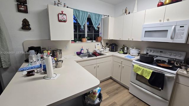 2720 NE 3rd Drive 102, Homestead, FL 33033