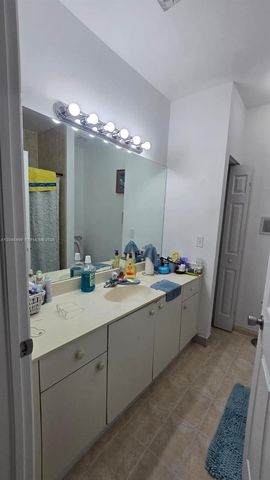 2720 NE 3rd Drive 102, Homestead, FL 33033