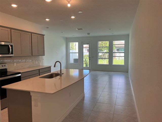 6121 Rancho Ln, Green Acres, FL 33415