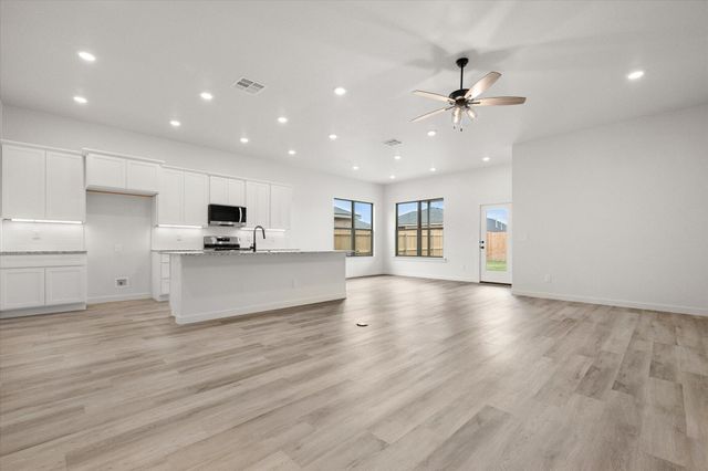 12005 Kewanee Avenue, Lubbock, TX 79424