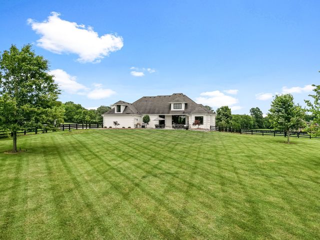 108 Nestledown Xing, Bell Buckle, TN 37020