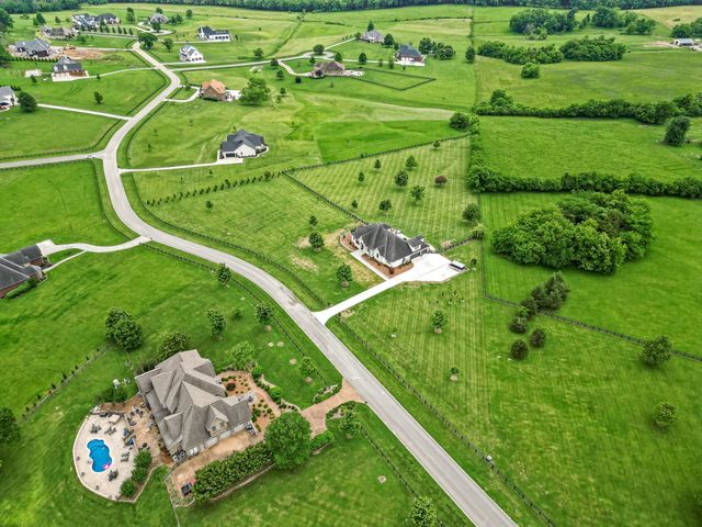 108 Nestledown Xing, Bell Buckle, TN 37020