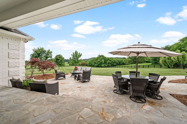 108 Nestledown Xing, Bell Buckle, TN 37020