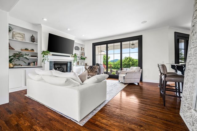 108 Nestledown Xing, Bell Buckle, TN 37020