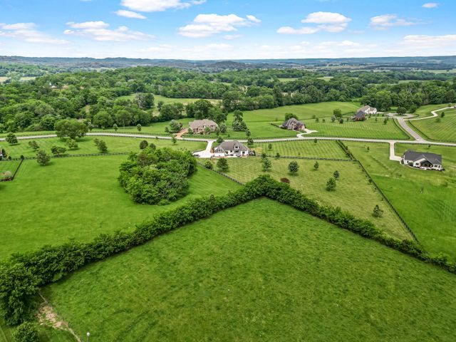 108 Nestledown Xing, Bell Buckle, TN 37020