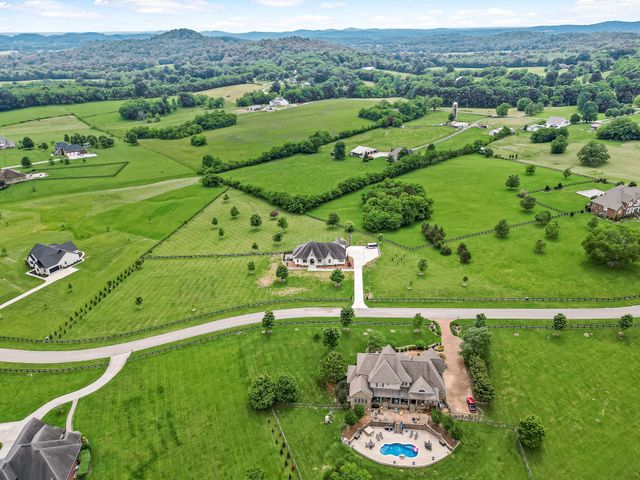 108 Nestledown Xing, Bell Buckle, TN 37020