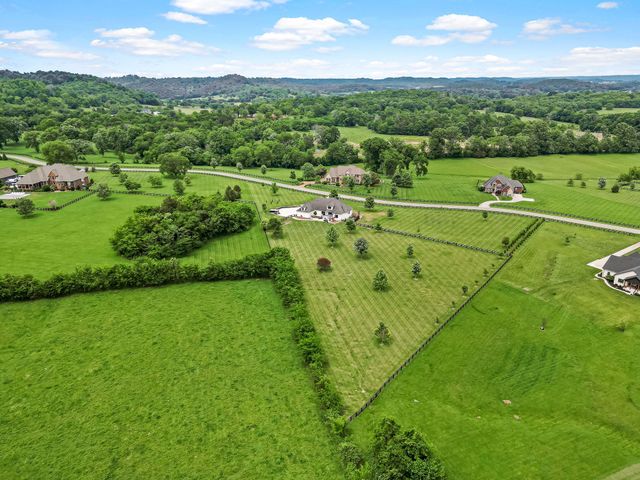 108 Nestledown Xing, Bell Buckle, TN 37020