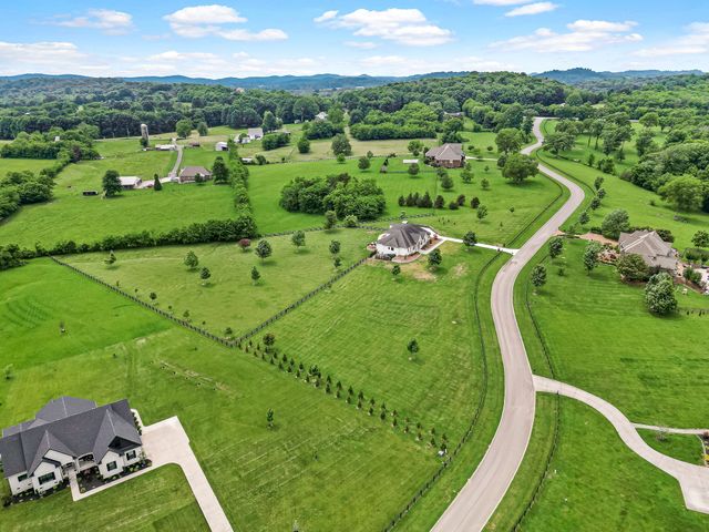 108 Nestledown Xing, Bell Buckle, TN 37020