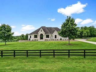 108 Nestledown Xing, Bell Buckle, TN 37020
