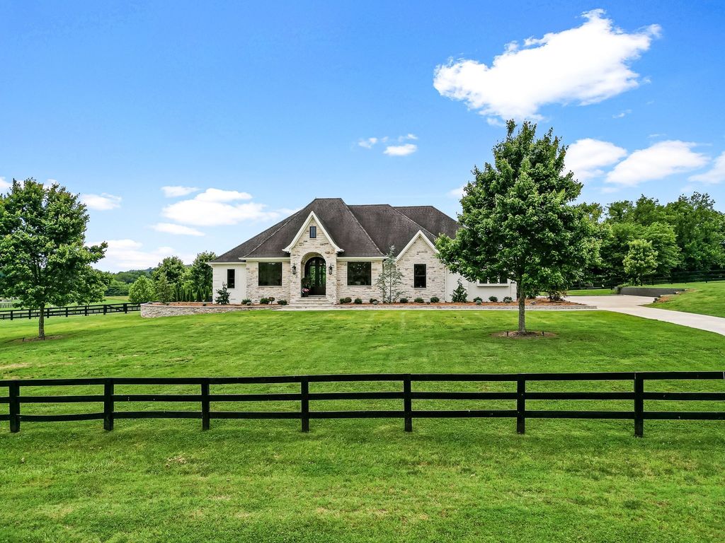 108 Nestledown Xing, Bell Buckle, TN 37020