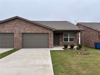 527 69th Avenue, Highfill, AR 72712