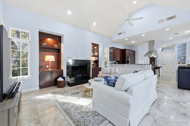 8 Fantail Ln, Hilton Head Island, SC 29926