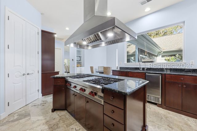 8 Fantail Ln, Hilton Head Island, SC 29926