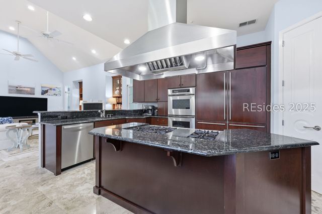 8 Fantail Ln, Hilton Head Island, SC 29926