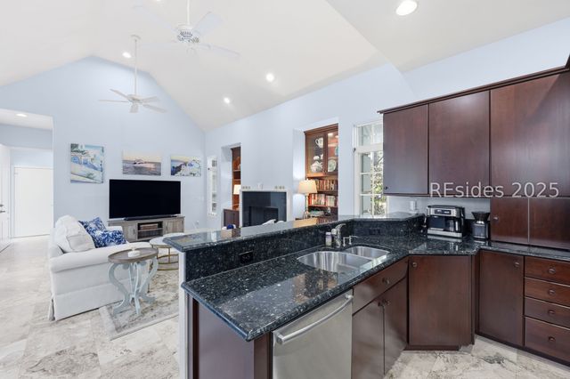 8 Fantail Ln, Hilton Head Island, SC 29926