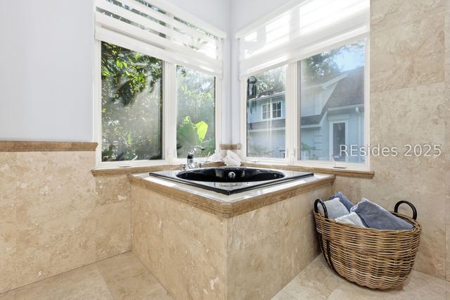 8 Fantail Ln, Hilton Head Island, SC 29926