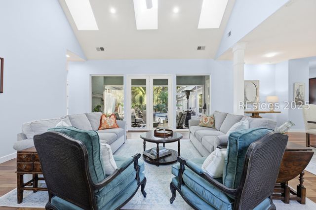 8 Fantail Ln, Hilton Head Island, SC 29926