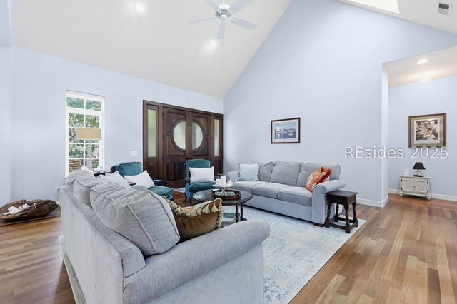 8 Fantail Ln, Hilton Head Island, SC 29926