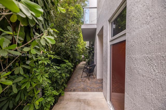 455 NE 39th St 103, Miami, FL 33137