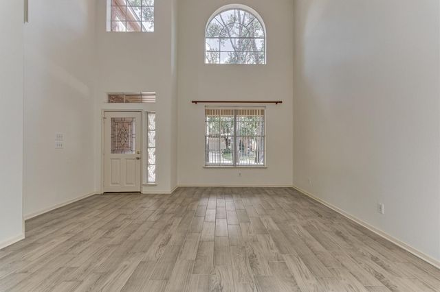 11 Vinca Trail, The Woodlands, TX 77382