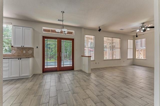 11 Vinca Trail, The Woodlands, TX 77382