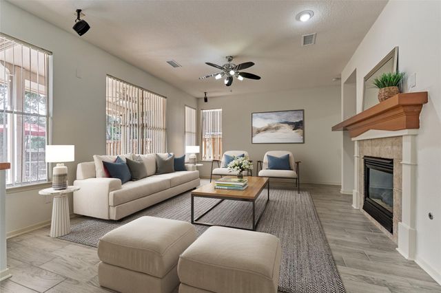 11 Vinca Trail, The Woodlands, TX 77382