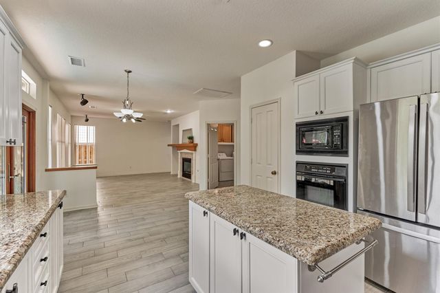 11 Vinca Trail, The Woodlands, TX 77382