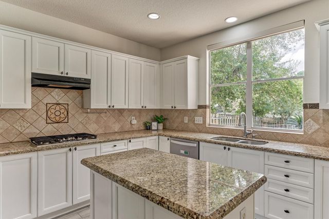 11 Vinca Trail, The Woodlands, TX 77382