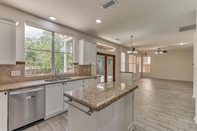 11 Vinca Trail, The Woodlands, TX 77382