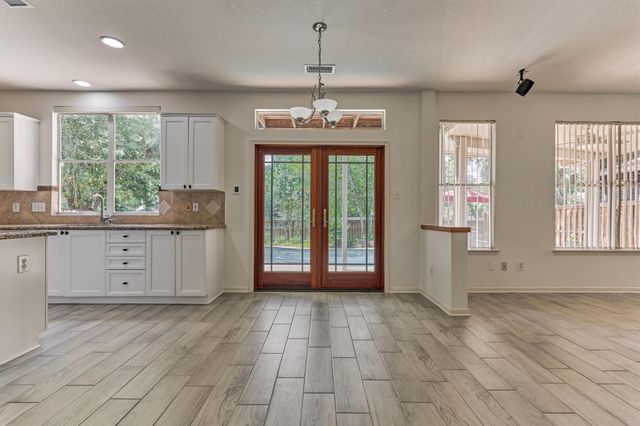 11 Vinca Trail, The Woodlands, TX 77382