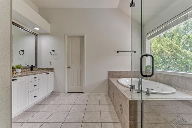 11 Vinca Trail, The Woodlands, TX 77382