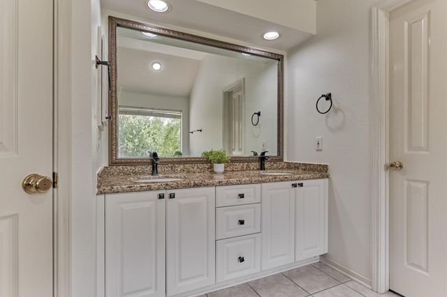 11 Vinca Trail, The Woodlands, TX 77382