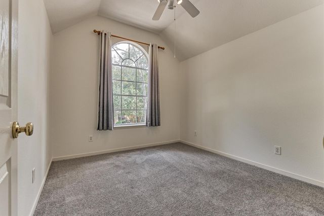 11 Vinca Trail, The Woodlands, TX 77382