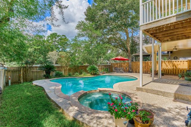 11 Vinca Trail, The Woodlands, TX 77382