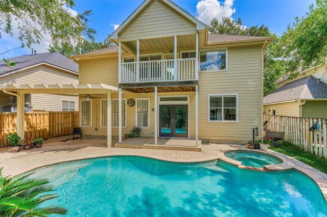 11 Vinca Trail, The Woodlands, TX 77382