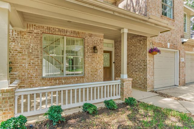 11 Vinca Trail, The Woodlands, TX 77382