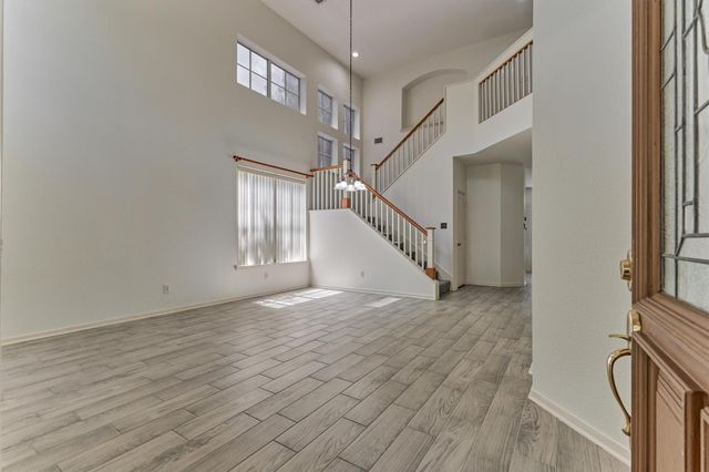 11 Vinca Trail, The Woodlands, TX 77382