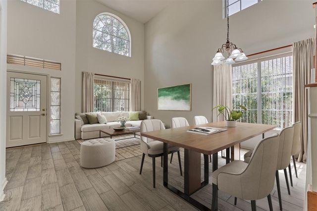 11 Vinca Trail, The Woodlands, TX 77382