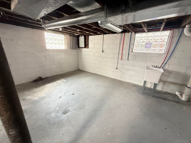 5595 Oregon Street, Detroit, MI 48204