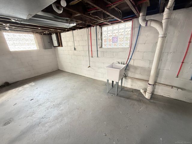 5595 Oregon Street, Detroit, MI 48204