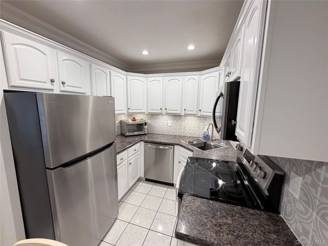 190 Millard Avenue 190, West Babylon, NY 11704